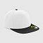 Gorra snapback color blanco-negro. 